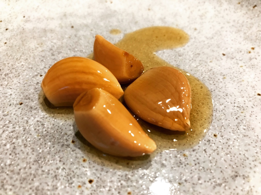 In Honig fermentierter Knoblauch